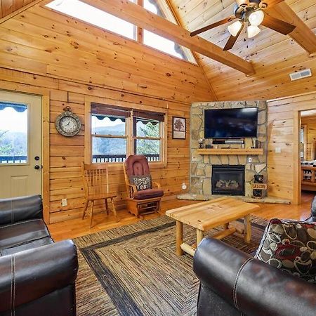 Spacious Smokies Cabin - Hot Tub With Mountain Views Gatlinburg Esterno foto