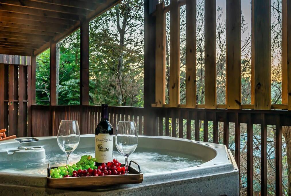 Spacious Smokies Cabin - Hot Tub With Mountain Views Gatlinburg Esterno foto