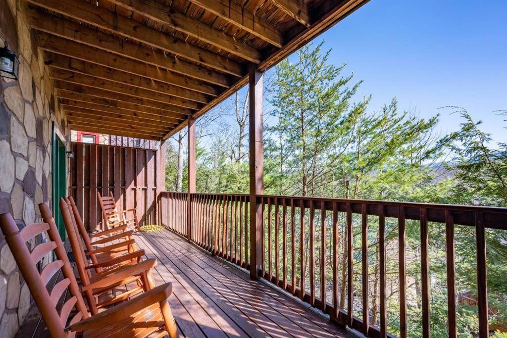 Spacious Smokies Cabin - Hot Tub With Mountain Views Gatlinburg Esterno foto