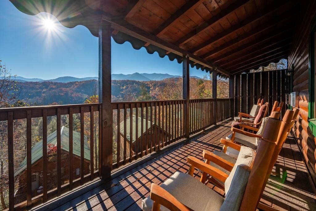 Spacious Smokies Cabin - Hot Tub With Mountain Views Gatlinburg Esterno foto