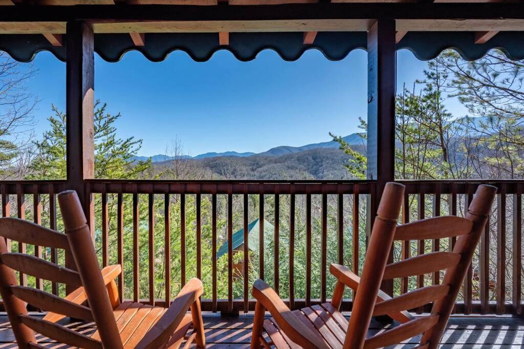 Spacious Smokies Cabin - Hot Tub With Mountain Views Gatlinburg Esterno foto