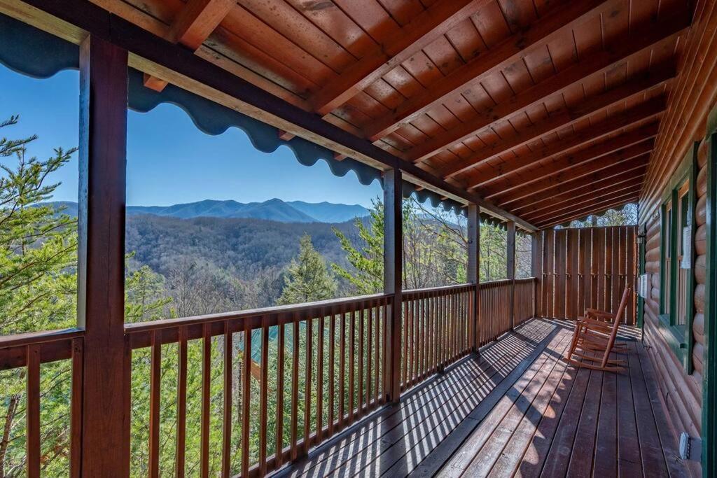 Spacious Smokies Cabin - Hot Tub With Mountain Views Gatlinburg Esterno foto