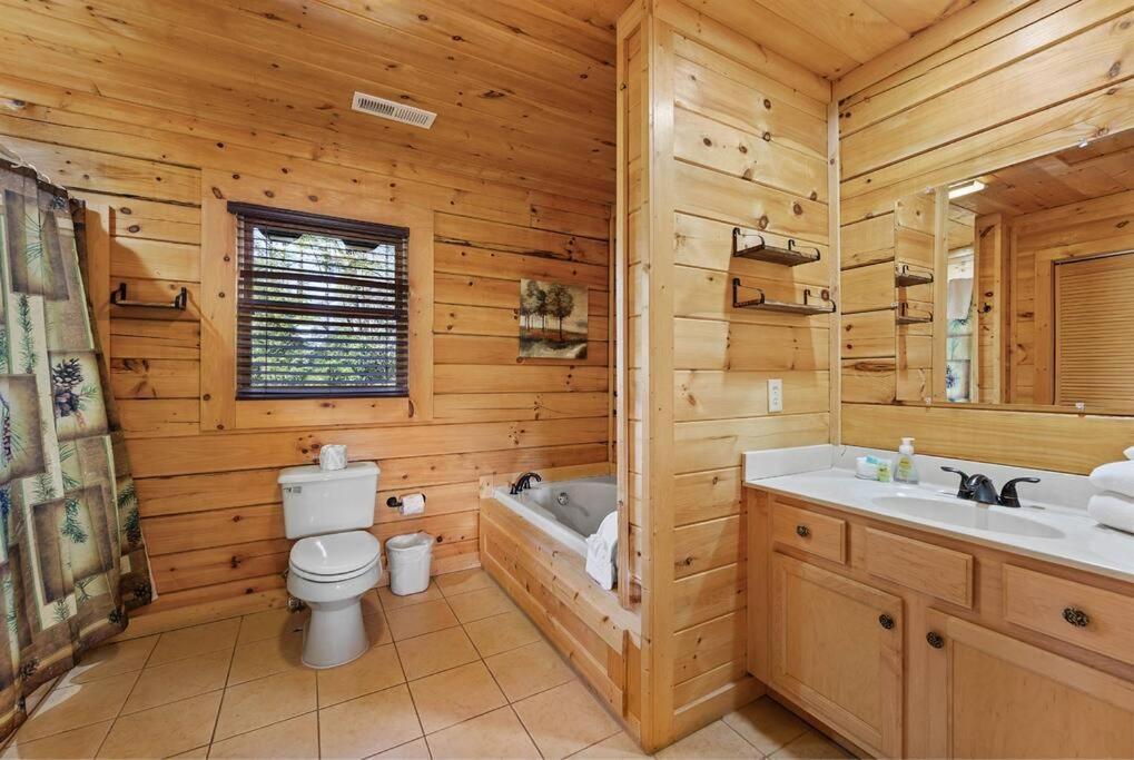 Spacious Smokies Cabin - Hot Tub With Mountain Views Gatlinburg Esterno foto