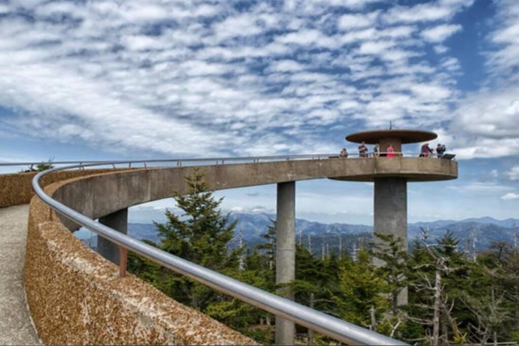 Spacious Smokies Cabin - Hot Tub With Mountain Views Gatlinburg Esterno foto