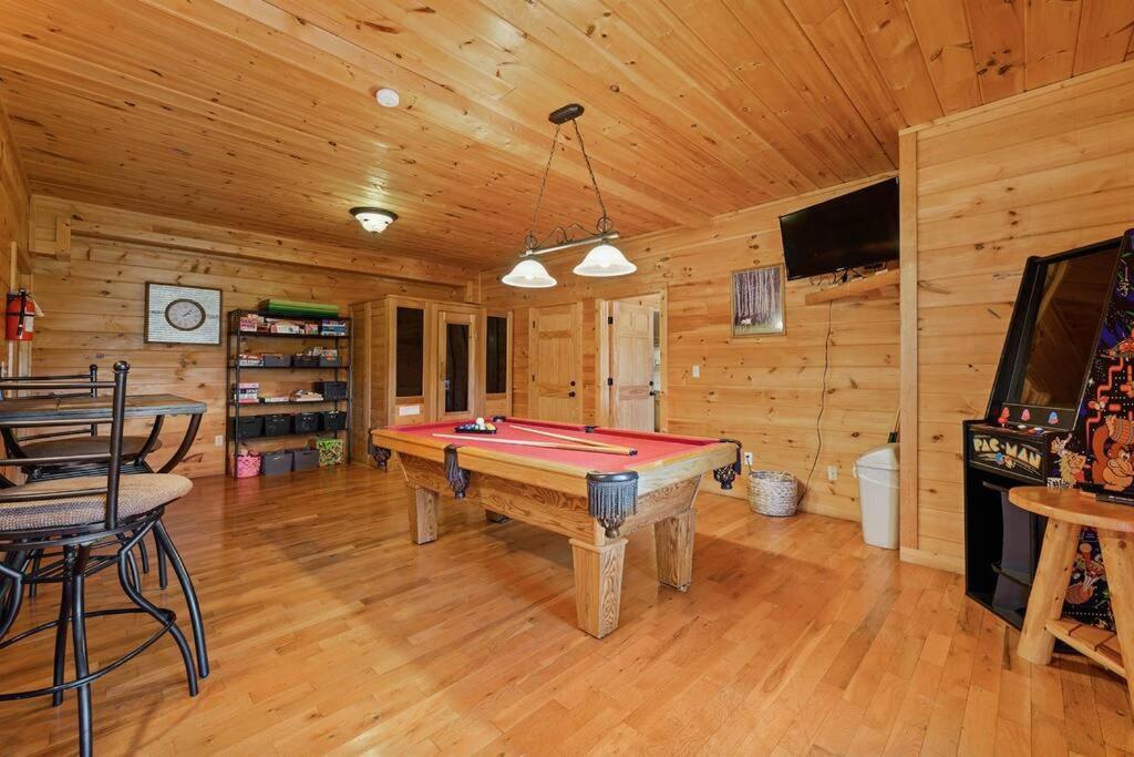 Spacious Smokies Cabin - Hot Tub With Mountain Views Gatlinburg Esterno foto