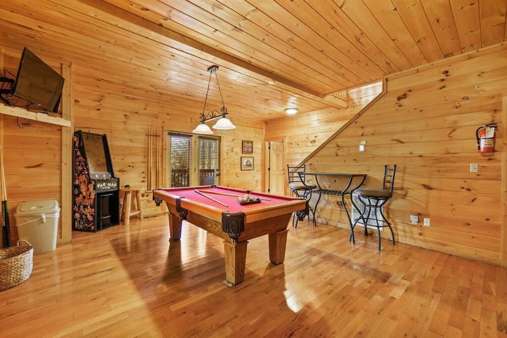Spacious Smokies Cabin - Hot Tub With Mountain Views Gatlinburg Esterno foto