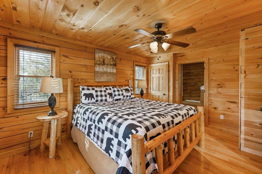 Spacious Smokies Cabin - Hot Tub With Mountain Views Gatlinburg Esterno foto