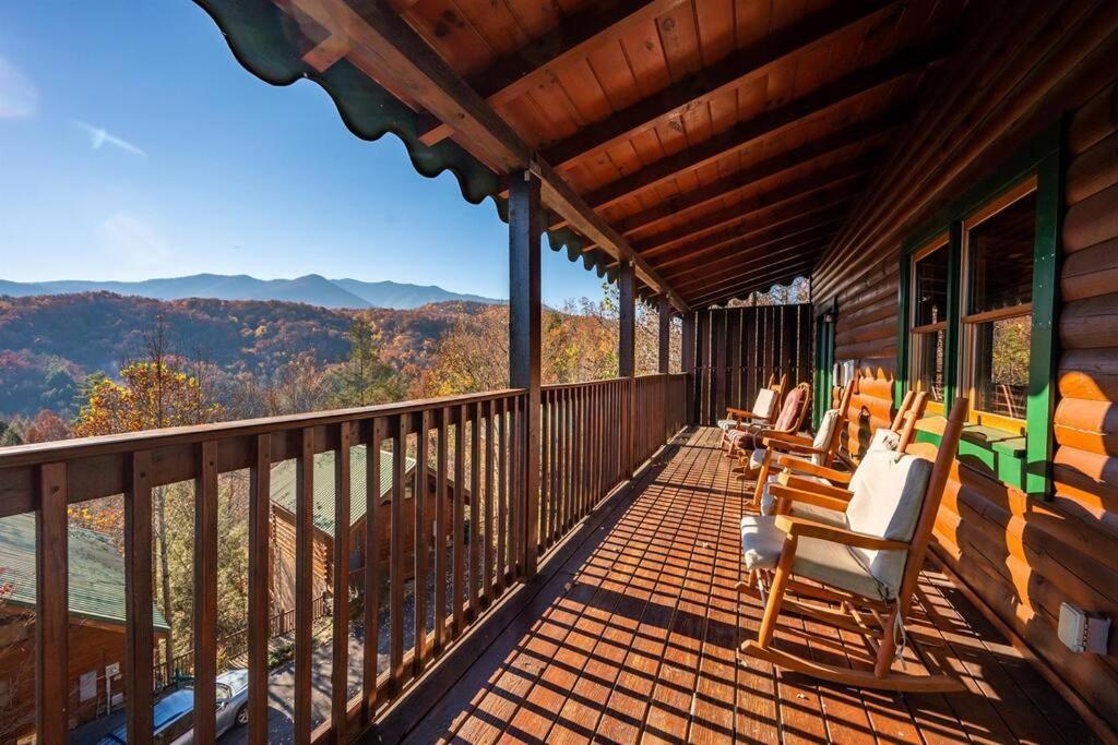 Spacious Smokies Cabin - Hot Tub With Mountain Views Gatlinburg Esterno foto