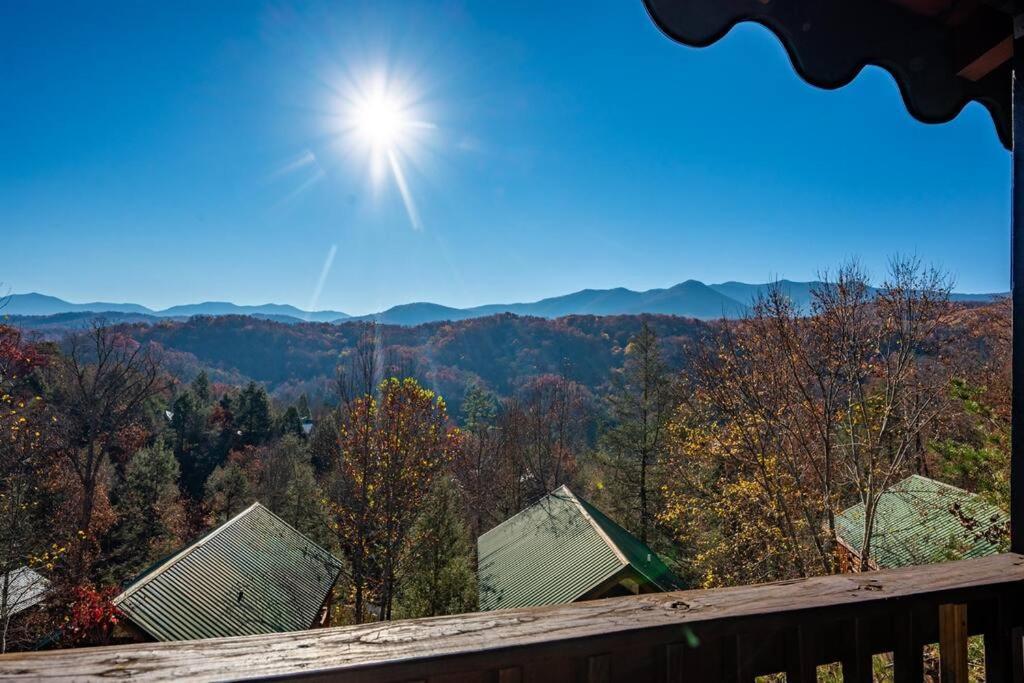 Spacious Smokies Cabin - Hot Tub With Mountain Views Gatlinburg Esterno foto