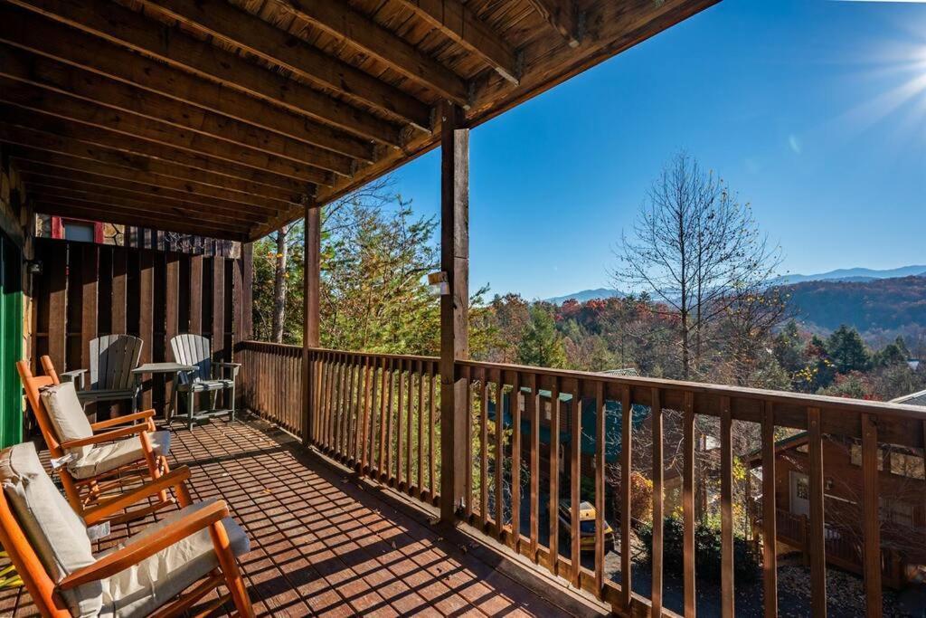Spacious Smokies Cabin - Hot Tub With Mountain Views Gatlinburg Esterno foto