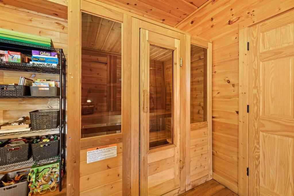 Spacious Smokies Cabin - Hot Tub With Mountain Views Gatlinburg Esterno foto