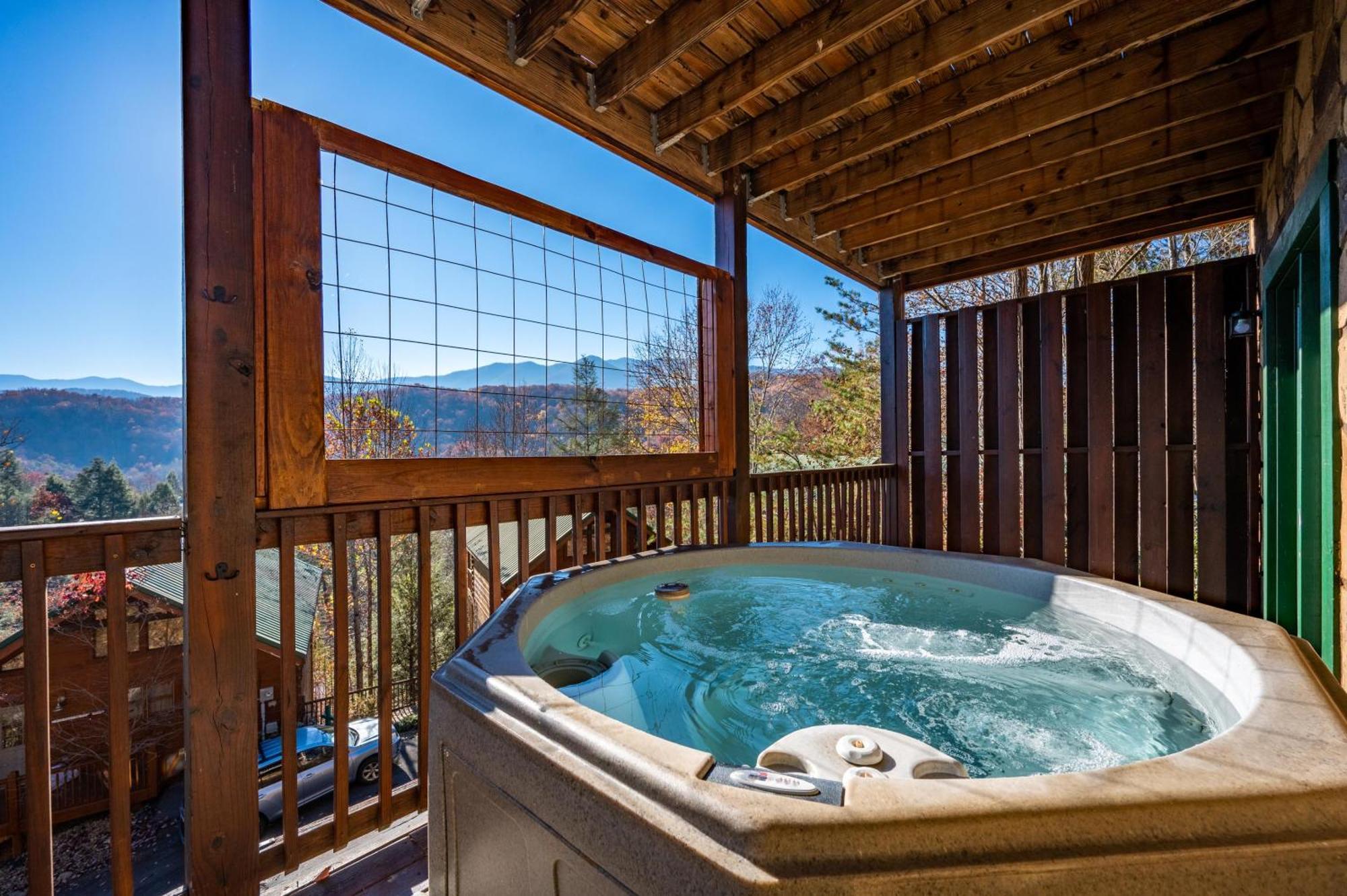 Spacious Smokies Cabin - Hot Tub With Mountain Views Gatlinburg Esterno foto