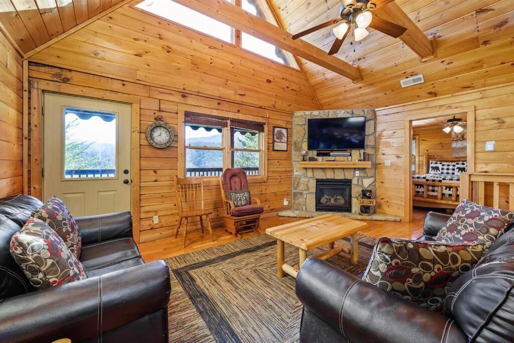 Spacious Smokies Cabin - Hot Tub With Mountain Views Gatlinburg Esterno foto